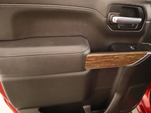 Used 2022 Chevrolet Silverado 1500 High Country w/ Technology Package image 17