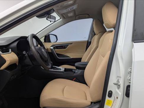 Used 2019 Toyota RAV4 LE FWD image 14