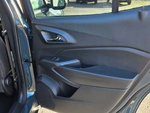New 2026 Chevrolet Trax LT w/ Sunroof Package FWD image 12
