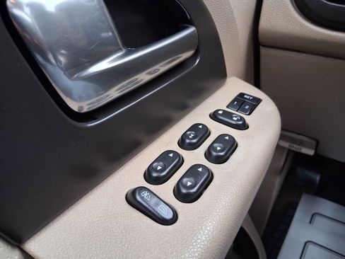 Used 2004 Ford Expedition Eddie Bauer image 36