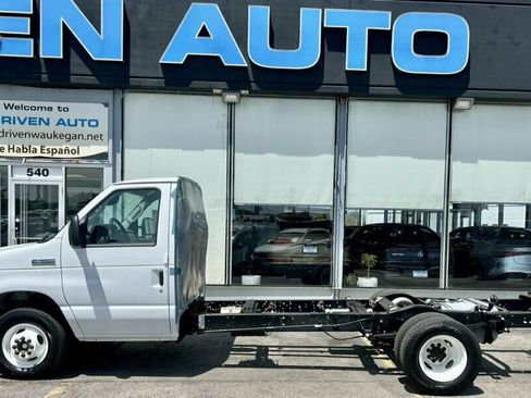 Used 2024 Ford E-350 and Econoline 350 Super Duty w/ Driver's Safety Package RWD image 21