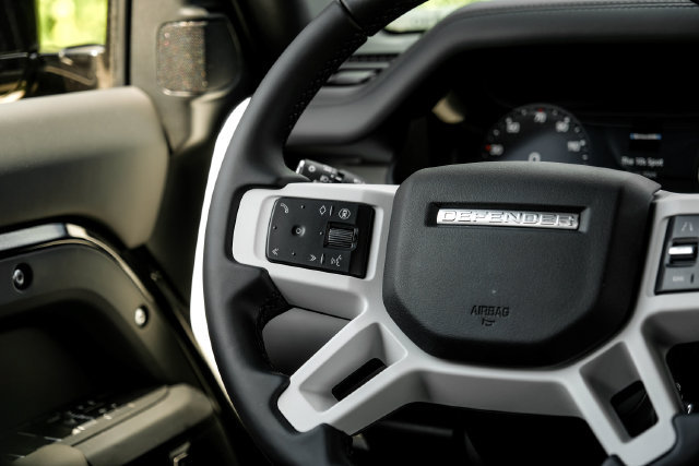 New 2026 Land Rover Defender 110 X-Dynamic SE AWD/4WD image 18