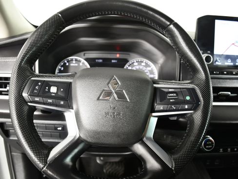 Used 2022 Mitsubishi Outlander SE image 19