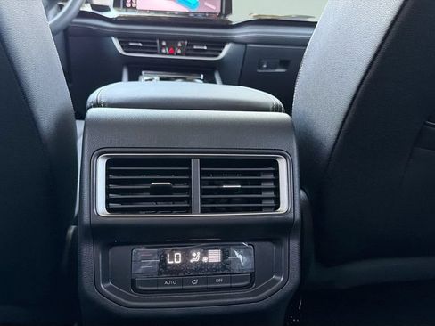 New 2026 Volkswagen Atlas SE FWD image 25