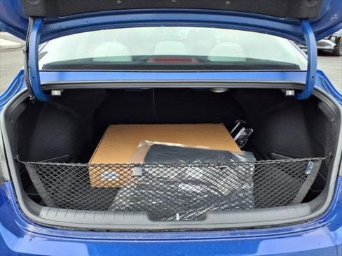 New 2025 Hyundai Elantra Limited image 10