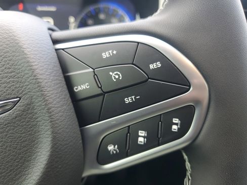 New 2026 Chrysler Pacifica Select image 13