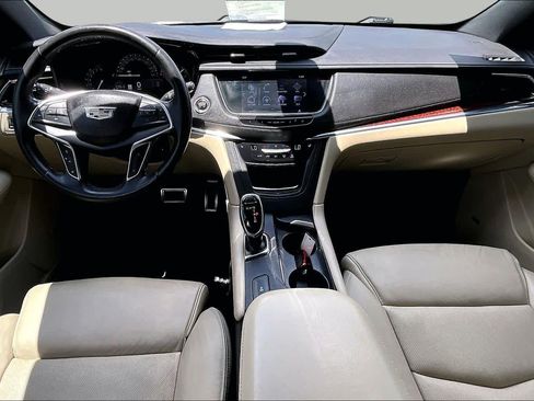 Used 2017 Cadillac XT5 Luxury w/ Driver Awareness Package FWD image 16
