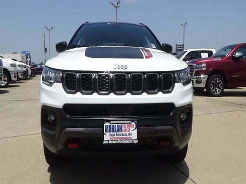 Certified 2025 Jeep Compass Trailhawk AWD/4WD image 3