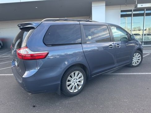 Used 2015 Toyota Sienna XLE image 3