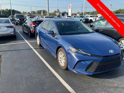 Used 2025 Toyota Camry LE w/ Convenience Package FWD image 1