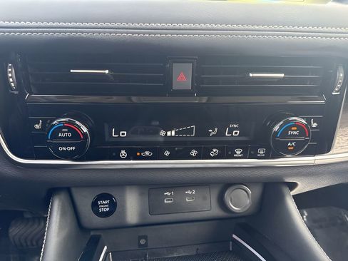 Used 2025 Nissan Rogue Platinum FWD image 22