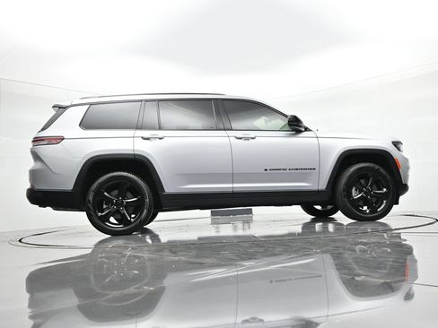 Used 2025 Jeep Grand Cherokee L Limited w/ Black Appearance Package AWD/4WD image 23