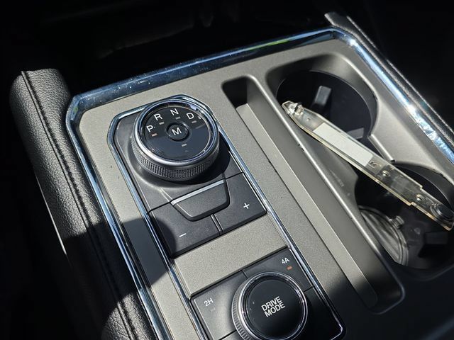 Used 2020 Ford Expedition XLT w/ Equipment Group 202A AWD/4WD image 20
