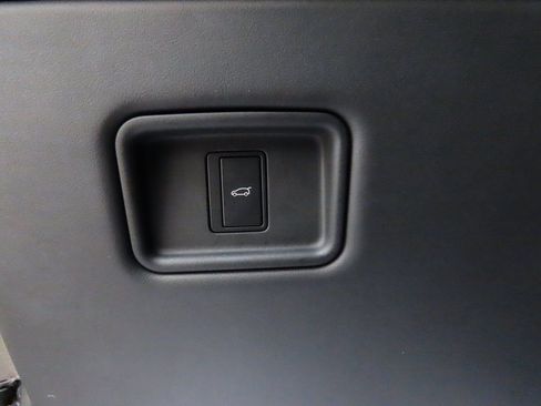 Used 2023 Land Rover Range Rover SE image 23