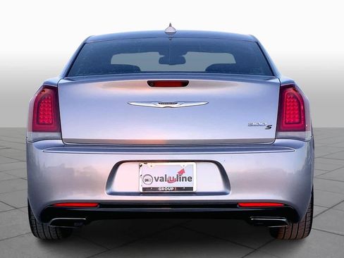 Used 2015 Chrysler 300 S image 4