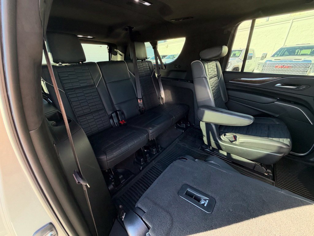 Used 2023 Cadillac Escalade ESV Sport Platinum w/ Heavy-Duty Trailer Package AWD/4WD image 22