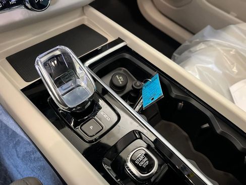 New 2026 Volvo XC60 T8 Ultra w/ Protection Package Premier AWD/4WD image 18