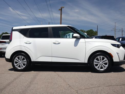 Used 2024 Kia Soul LX FWD image 6