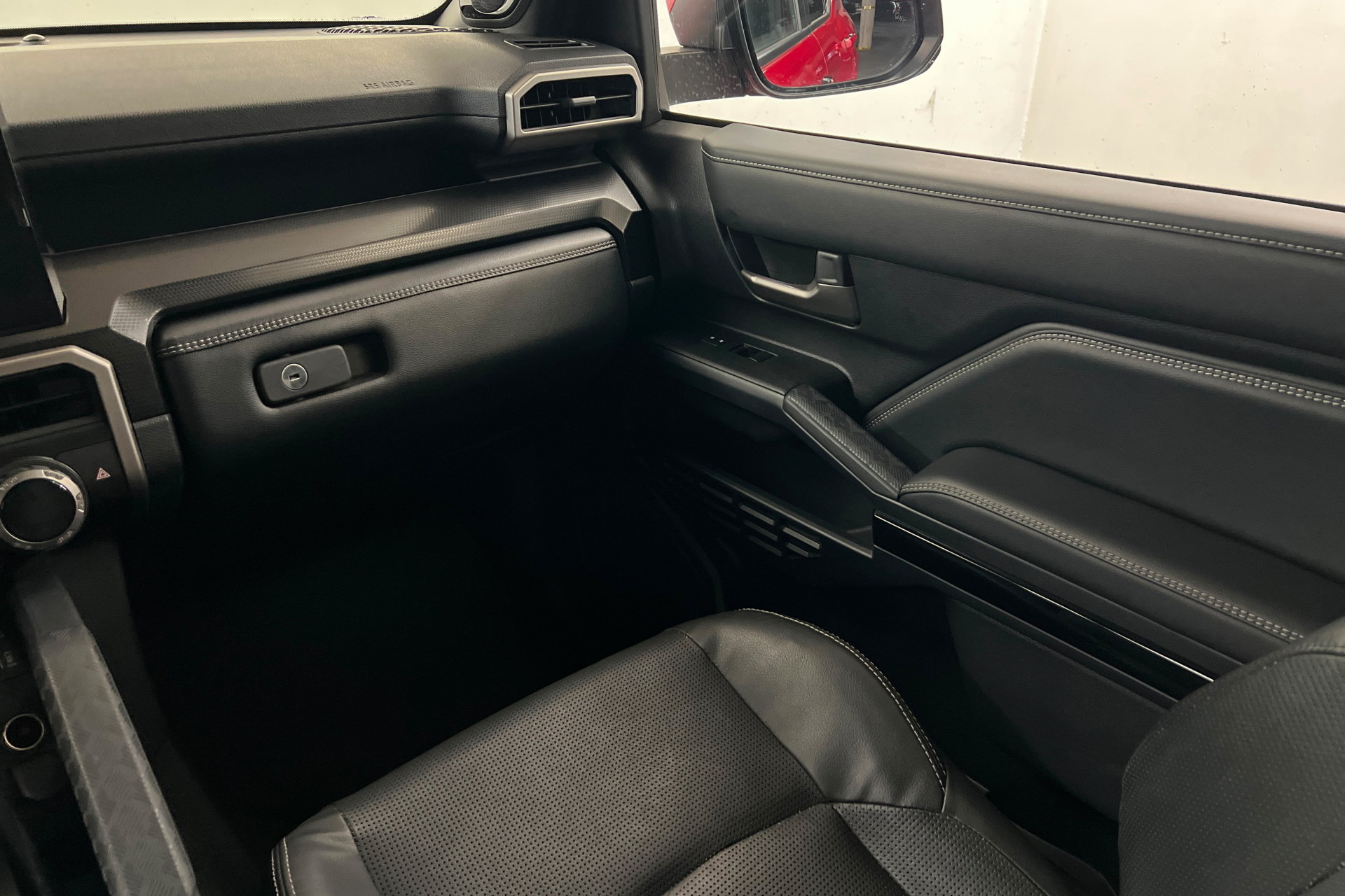 Used 2025 Toyota 4Runner Limited AWD/4WD image 11