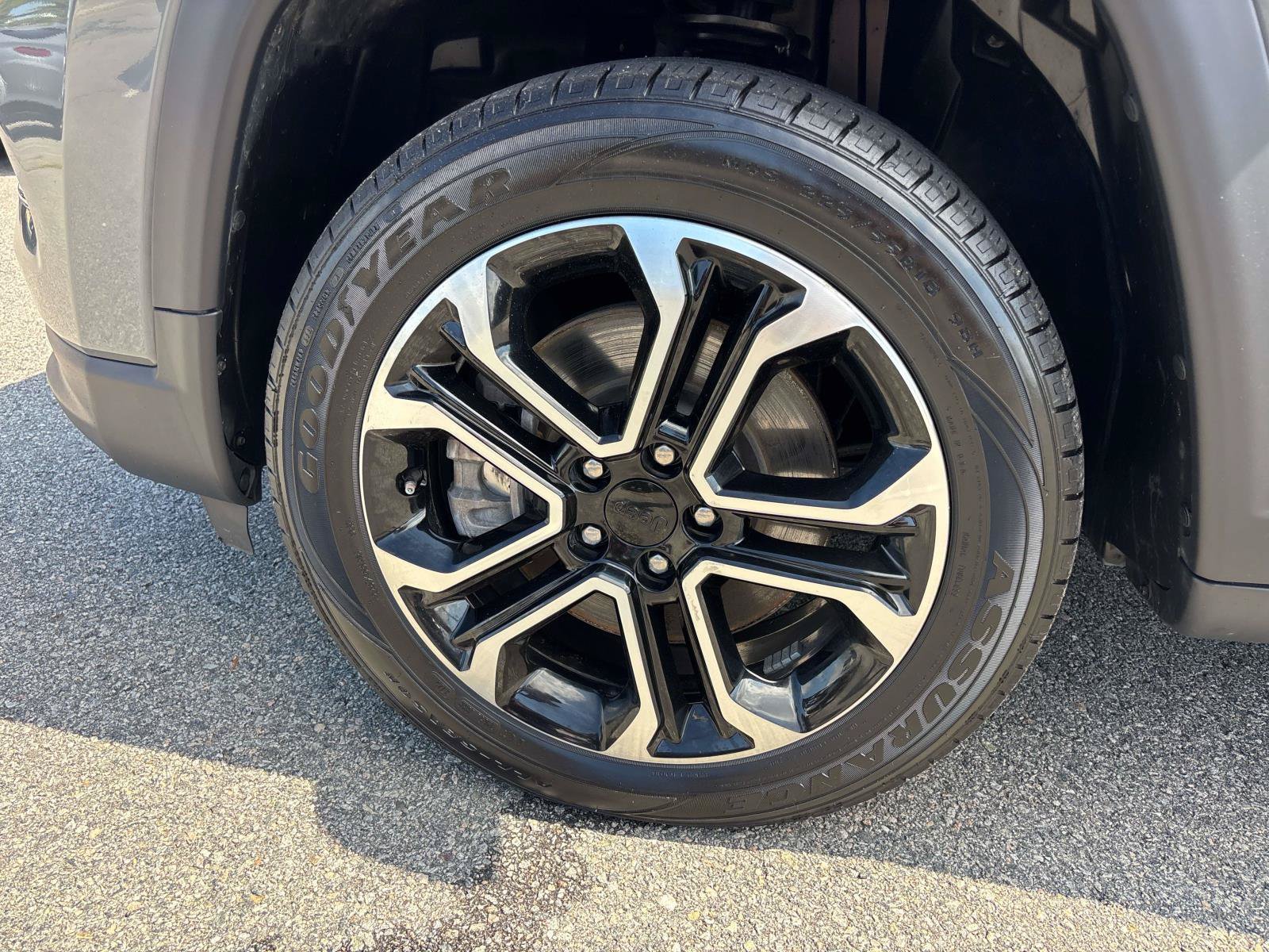 Certified 2024 Jeep Compass Limited AWD/4WD image 9
