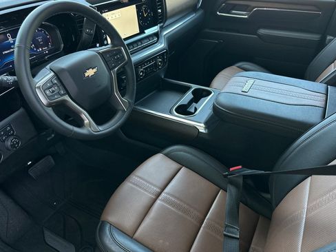 Used 2024 Chevrolet Silverado 2500 High Country w/ Technology Package AWD/4WD image 9