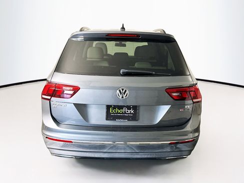 Used 2018 Volkswagen Tiguan SE w/ Panoramic Sunroof Package image 7