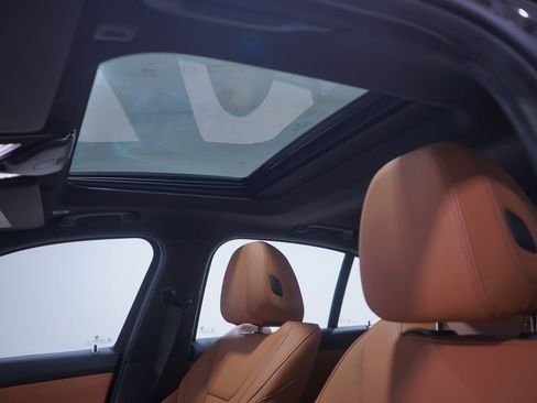 Used 2025 BMW 330i Sedan w/ M Sport Package image 8