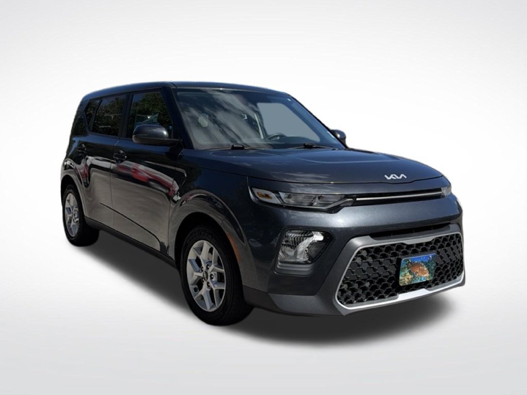 Used 2022 Kia Soul LX w/ Technology Package FWD image 2