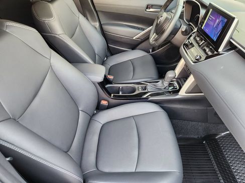 Used 2025 Toyota Corolla Cross XLE w/ Convenience Package FWD image 14