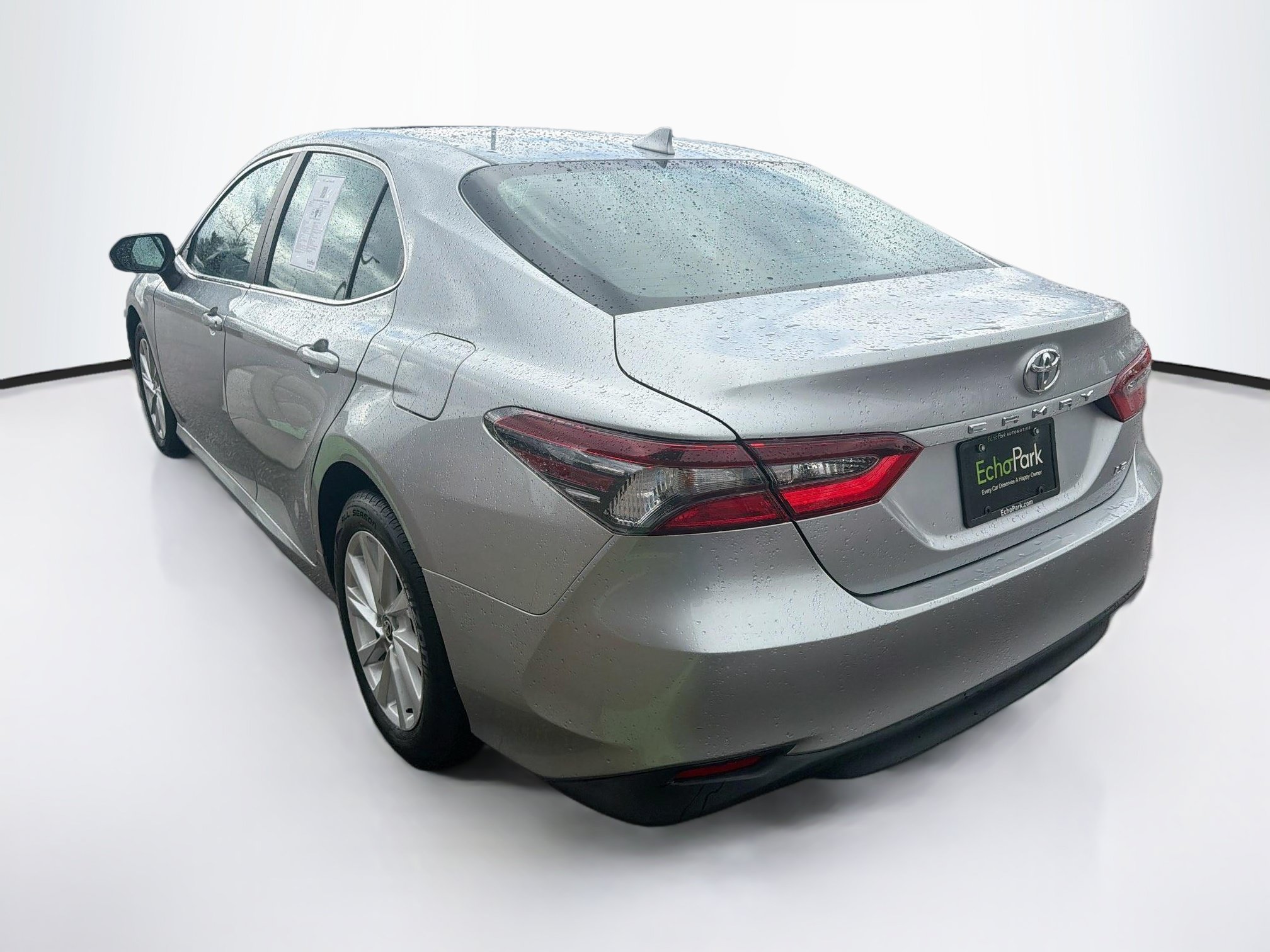 Used 2021 Toyota Camry LE FWD image 5