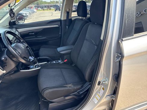 Used 2022 Mitsubishi Outlander ES FWD image 10