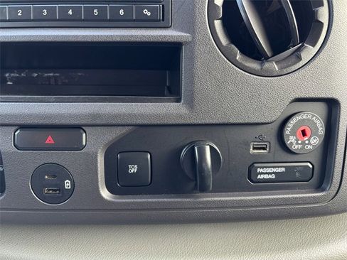 Used 2022 Ford E-350 and Econoline 350 Super Duty w/ Power Windows & Locks Group image 22