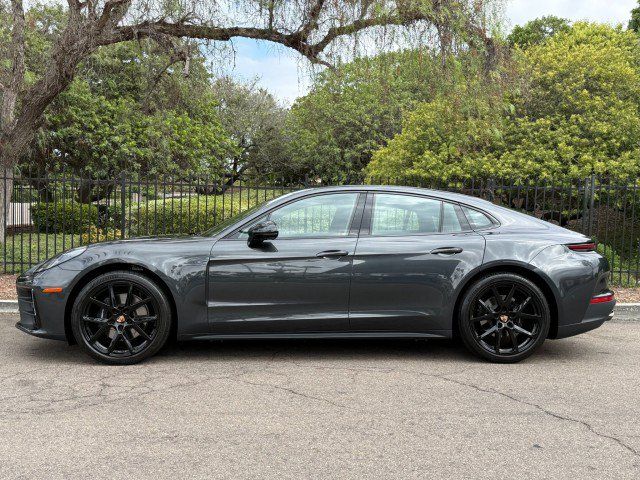 Used 2025 Porsche Panamera image 2