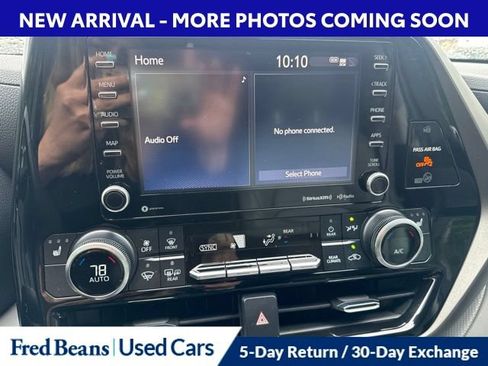 Used 2021 Toyota Highlander XLE AWD/4WD image 6