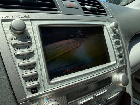 Used 2010 Toyota Camry XLE FWD image 17