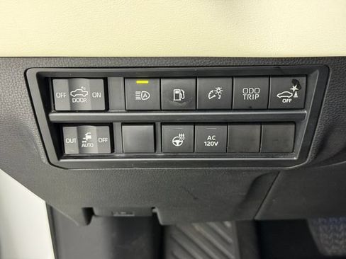 Used 2022 Toyota Tundra Capstone AWD/4WD image 14