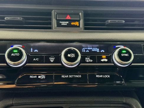 Used 2025 Honda Pilot TrailSport image 20