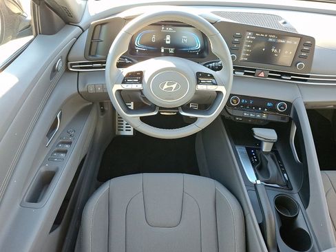 Certified 2025 Hyundai Elantra Sport image 12