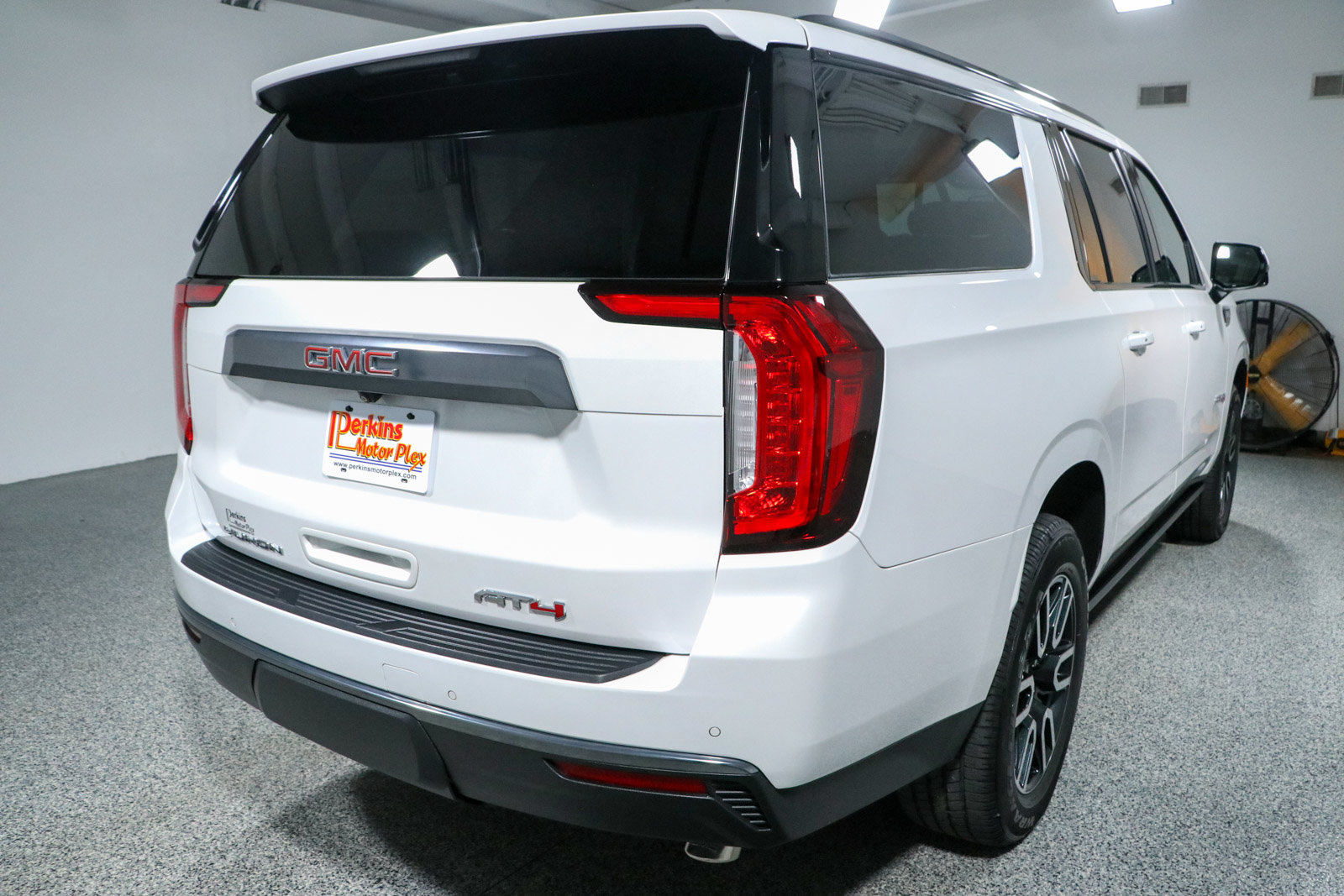 Used 2021 GMC Yukon XL AT4 w/ AT4 Premium Plus Package AWD/4WD image 7
