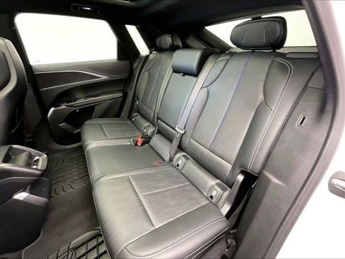 Used 2024 Cadillac Lyriq Luxury image 19