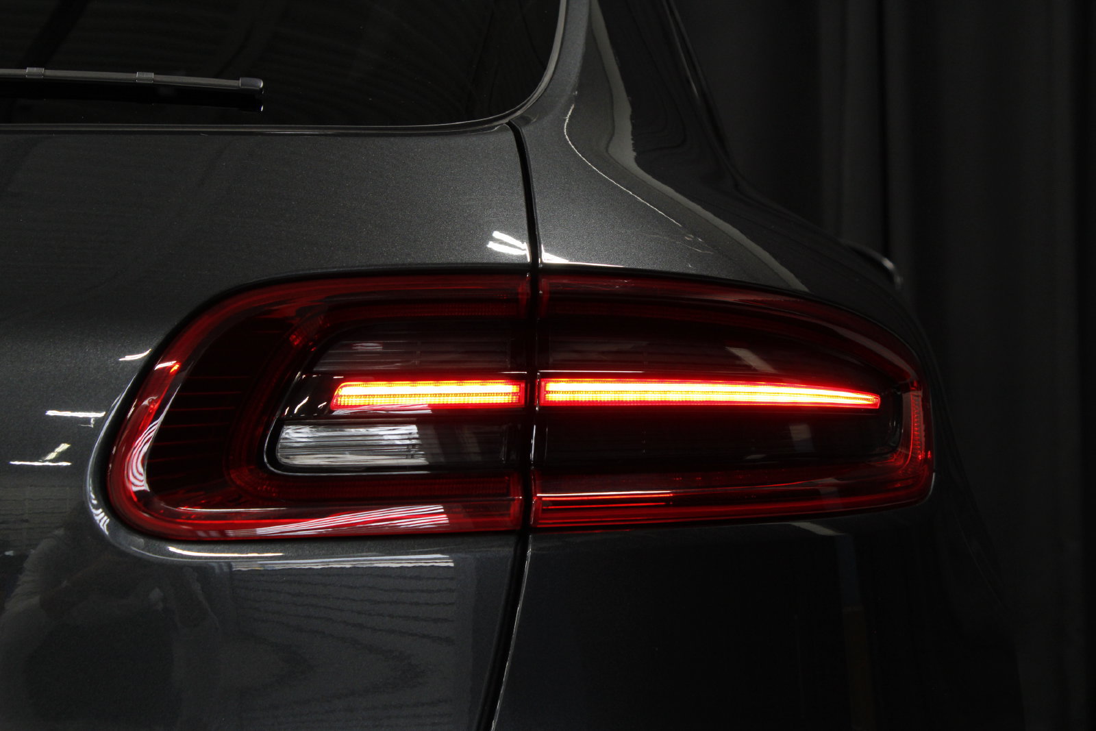 Used 2018 Porsche Macan AWD/4WD image 12