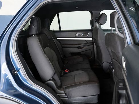 Used 2016 Ford Explorer XLT w/ Equipment Group 201A FWD image 12