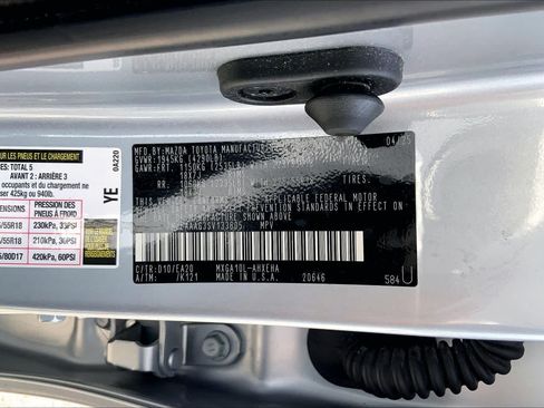 Certified 2025 Toyota Corolla Cross XLE FWD image 36