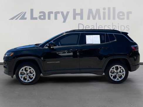 Certified 2025 Jeep Compass Latitude AWD/4WD image 2