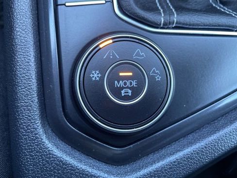 Certified 2023 Volkswagen Tiguan SEL R-Line image 25