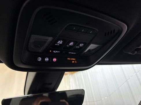 Used 2023 Chevrolet Traverse RS AWD/4WD image 37