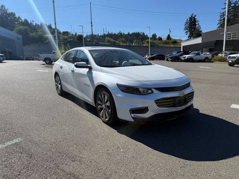 Used 2016 Chevrolet Malibu Premier w/ Driver Confidence Package II FWD image 5