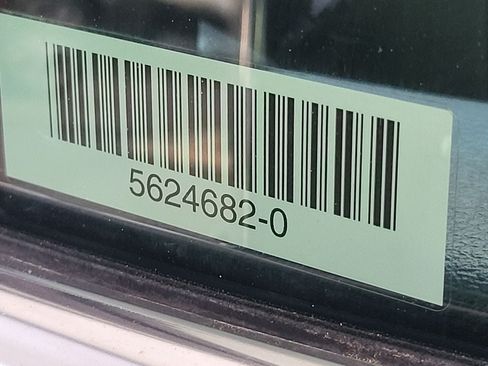 Used 2025 Chrysler Pacifica Select FWD image 4