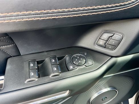 Used 2021 Ford Expedition Platinum AWD/4WD image 18
