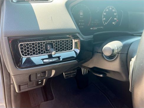 Used 2025 Honda Civic Sport image 10